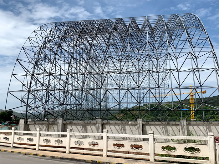 满洲里山寨矿储煤棚网架